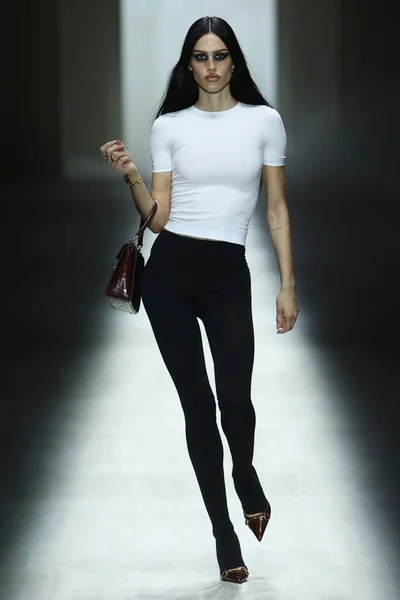 Look 18